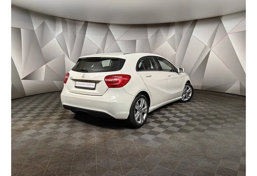Mercedes-Benz A-Класс 180 7G-DCT (122 л.с.) Белый в АВИЛОН. Слайд №2