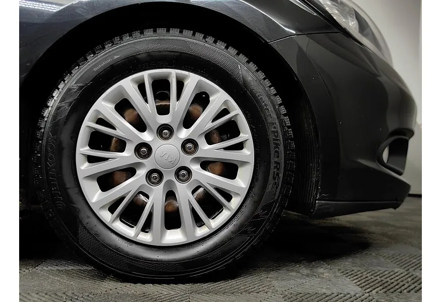 Kia Ceed 1.4 MT (100 л.с.) Черный в АВИЛОН. Слайд №9 Kia Ceed 1.4 MT (100 л.с.) Черный в АВИЛОН. Слайд №9