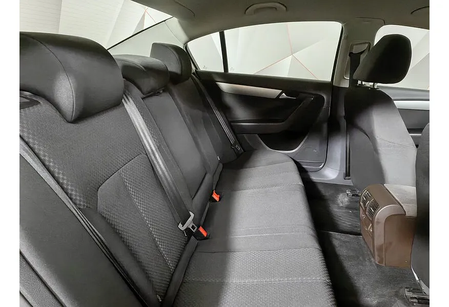 Volkswagen Passat 1.4 TSI BlueMotion DSG (125 л.с.) Trendline Серый в АВИЛОН. Слайд №16