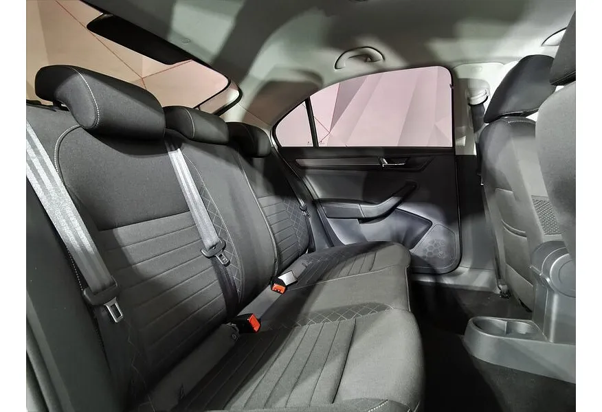 Skoda Rapid 1.6 MT (90 л.с.) Белый в АВИЛОН. Слайд №16