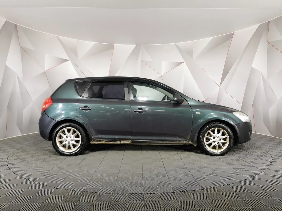 Kia Ceed 1.4 MT (109 л.с.) Зеленый в АВИЛОН. Слайд №6