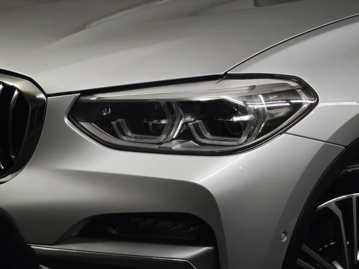 BMW X3 xDrive30d AT (249 л.с.) Luxury Серебристый в АВИЛОН. Слайд №8