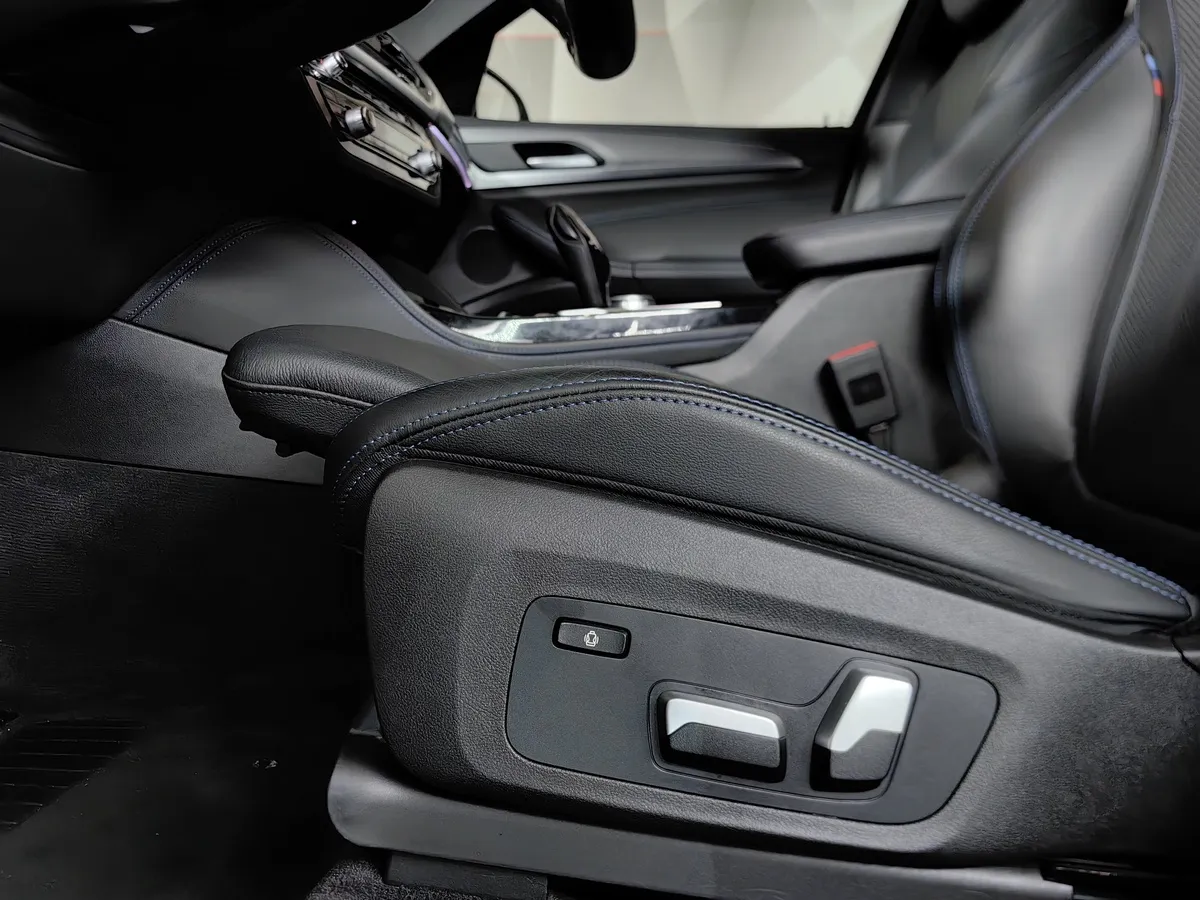 BMW X4 xDrive30i Steptronic (249 л.с.) M Sport Серый в АВИЛОН. Слайд №18