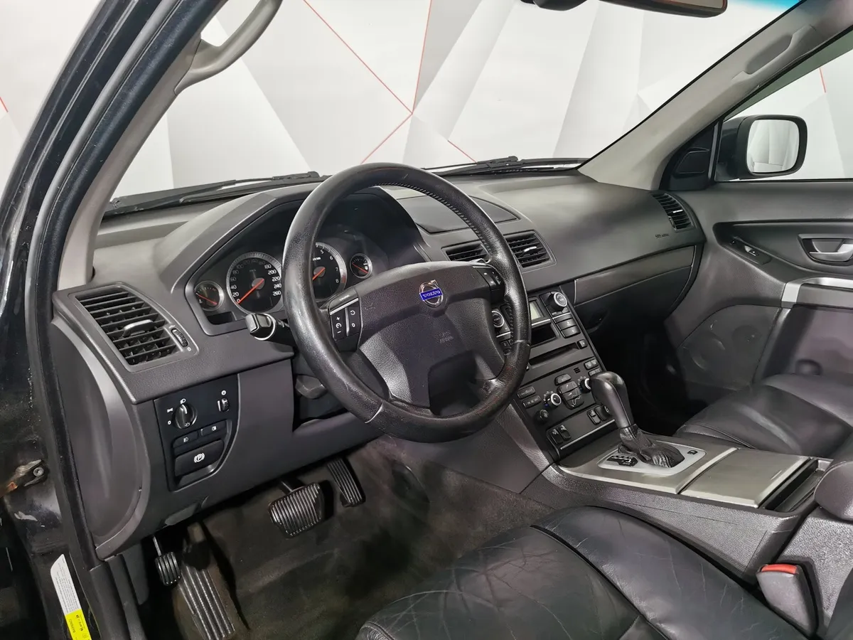 Volvo XC90 2.5 T5 Geartronic AWD (5 мест) (210 л.с.) Черный в АВИЛОН. Слайд №18