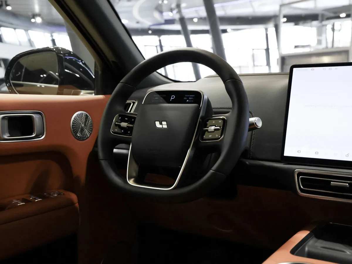 Li Auto L9 1.5 AT 4WD (449 л.с.) Ultra Черный в АВИЛОН. Слайд №10