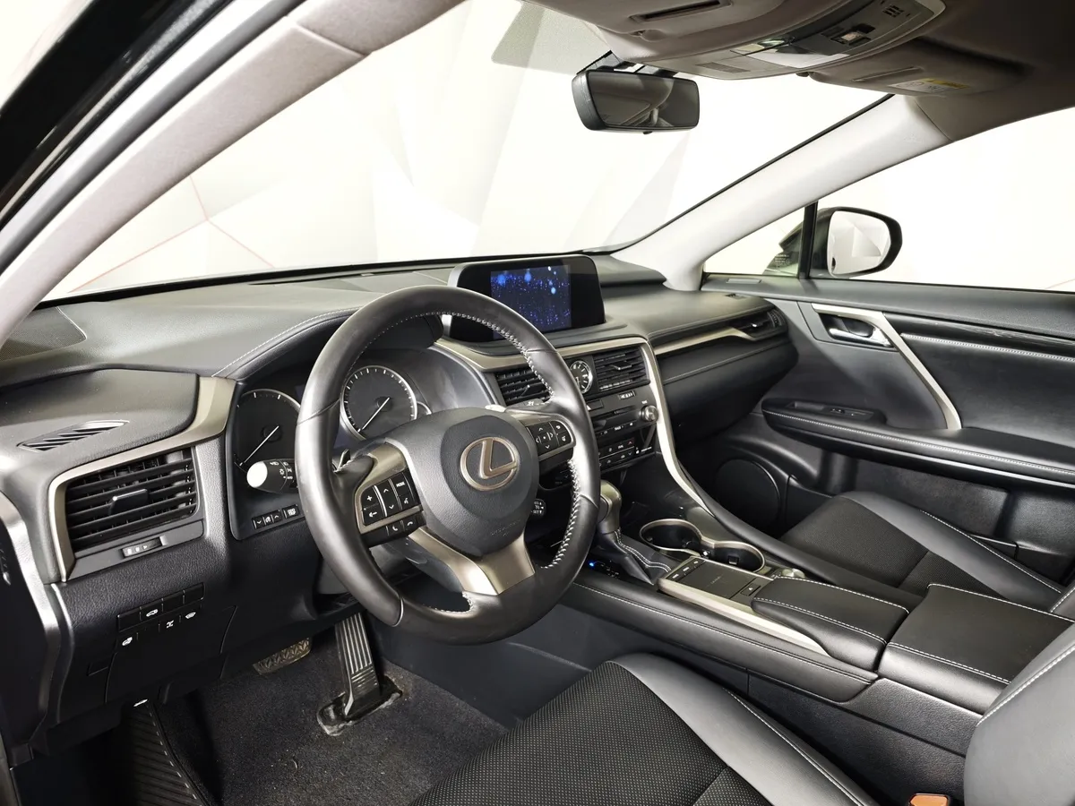 Lexus RX 2.0 AT AWD (238 л.с.) Executive Черный в АВИЛОН. Слайд №18