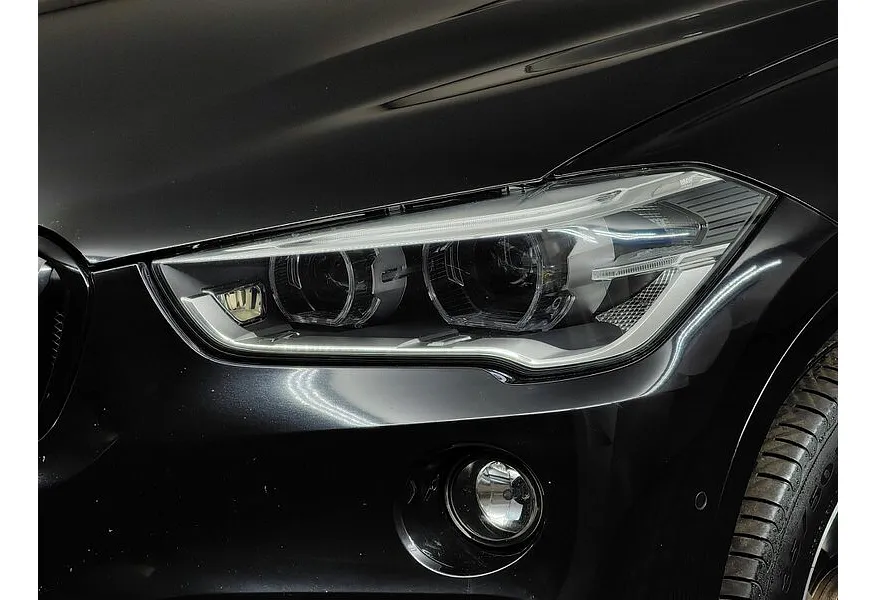 BMW X1 20i xDrive (192 л.с.) M Sport Черный в АВИЛОН. Слайд №8