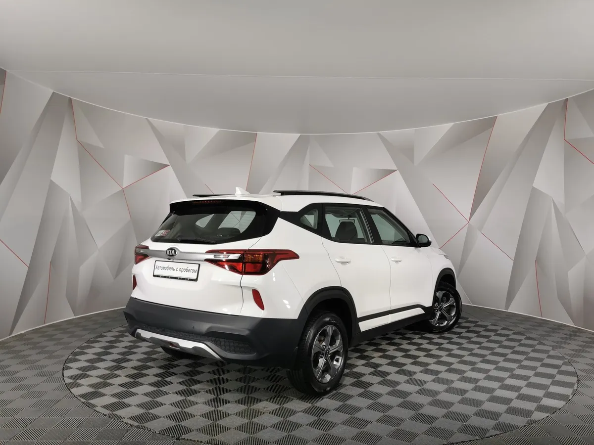 Kia Seltos 2.0 MPI 2WD IVT (149 л.с.) Luxe Белый в АВИЛОН. Слайд №2