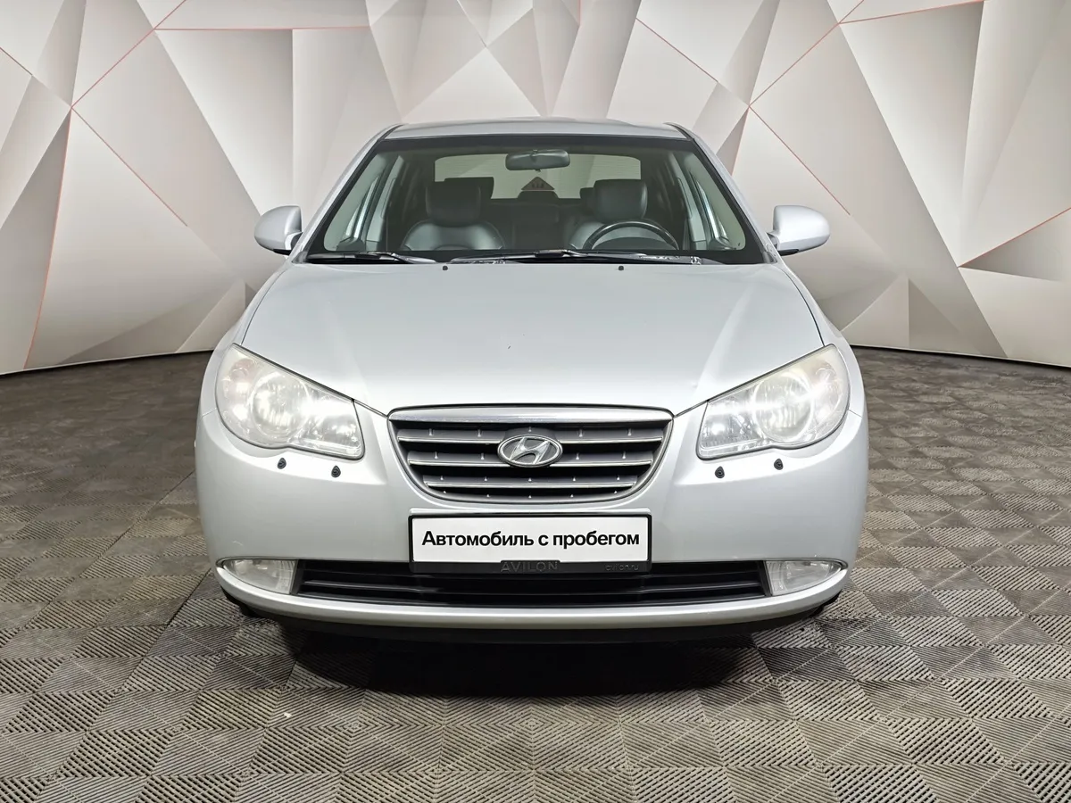 Hyundai Elantra 1.6 AT (122 л.с.) Серебристый в АВИЛОН. Слайд №7