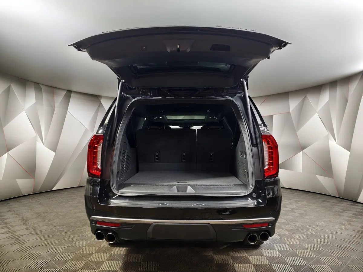 GMC Yukon 6.2 AT 4WD (426 л.с.) 7 мест Denali Ultimate Черный в АВИЛОН. Слайд №10