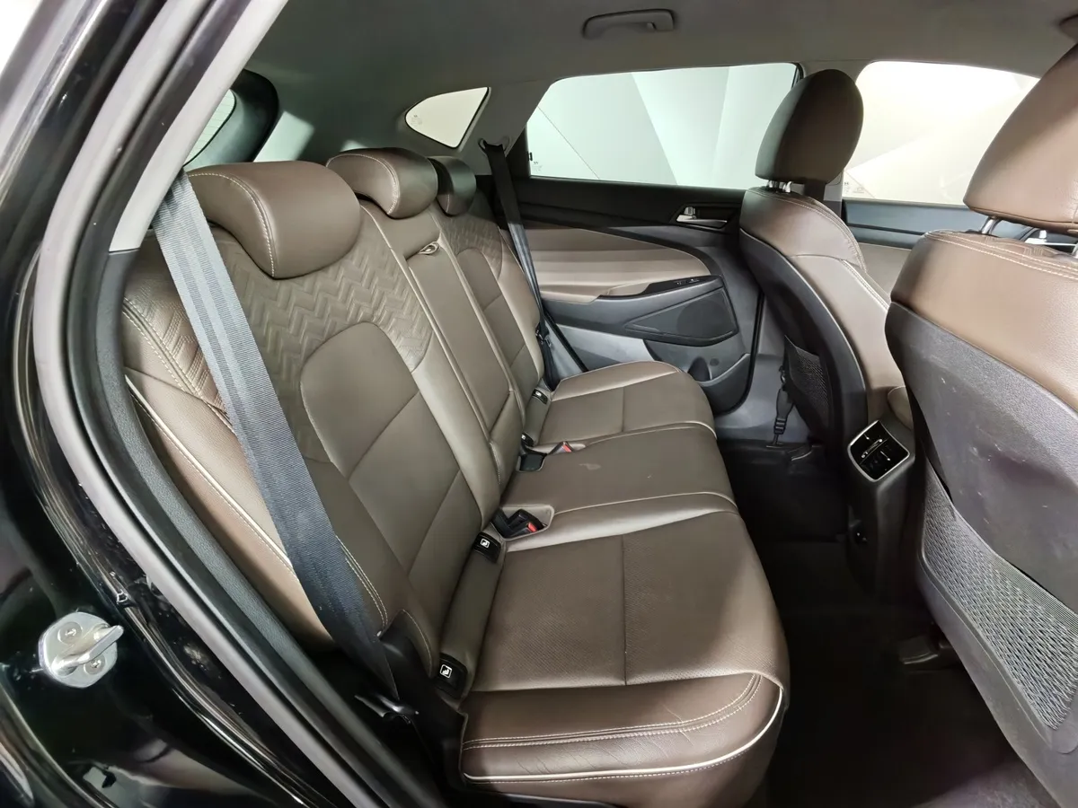 Hyundai Tucson 2.0 (150 л.с.) MPi-6AT-4WD Black & Brown Черный в АВИЛОН. Слайд №16