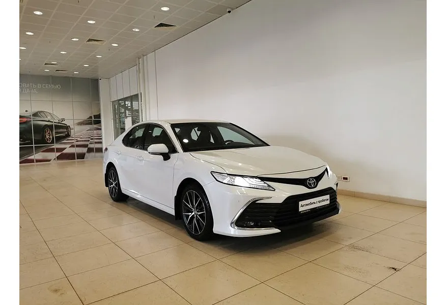 Toyota Camry 2.5 AT (200 л.с.) Белый в АВИЛОН. Слайд №3