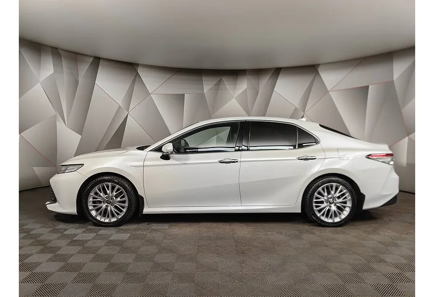 Toyota Camry 2.5 AT (181 л.с.) Классик Белый в АВИЛОН. Слайд №5