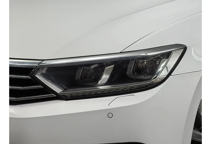 Volkswagen Passat 1.8 TSI BlueMotion DSG (180 л.с.) Highline Белый в АВИЛОН. Слайд №10