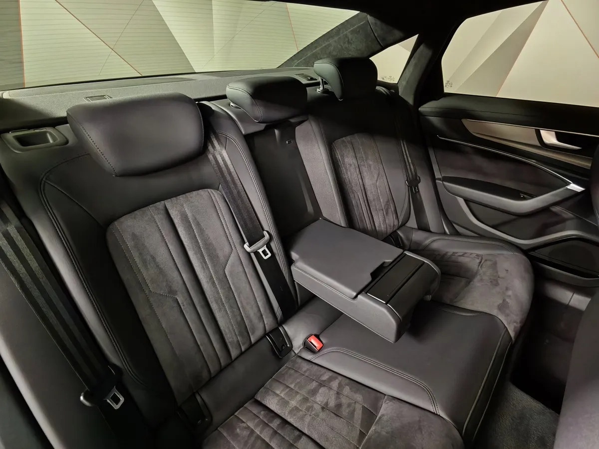 Audi A6 55 TFSI S tronic quattro (340 л.с.) Design Черный в АВИЛОН. Слайд №17