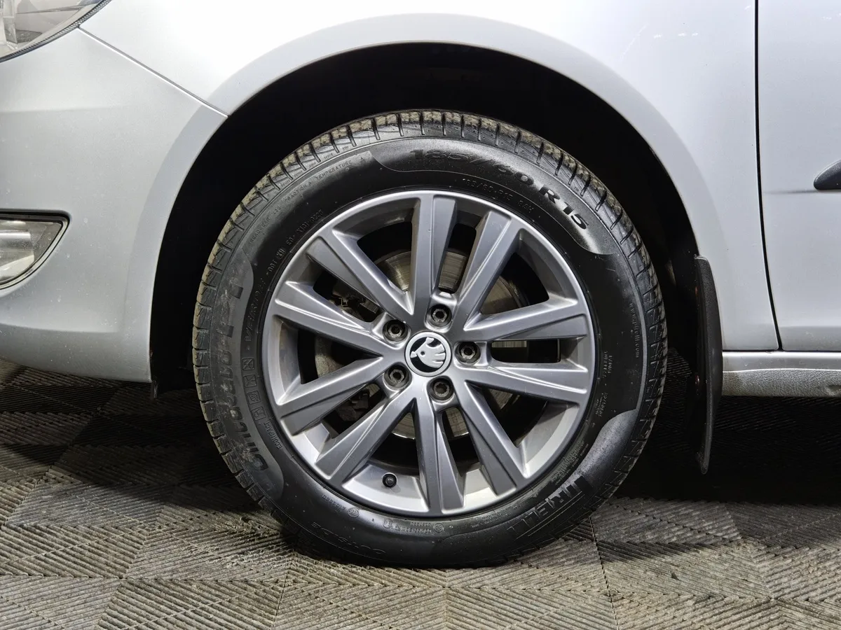Skoda Fabia 1.6 AT (105 л.с.) Серебристый в АВИЛОН. Слайд №9