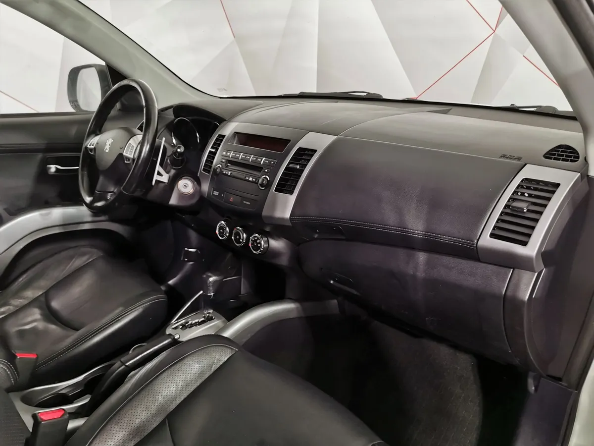 Peugeot 4007 2.4 CVT 4x4 (170 л.с.) Белый в АВИЛОН. Слайд №11