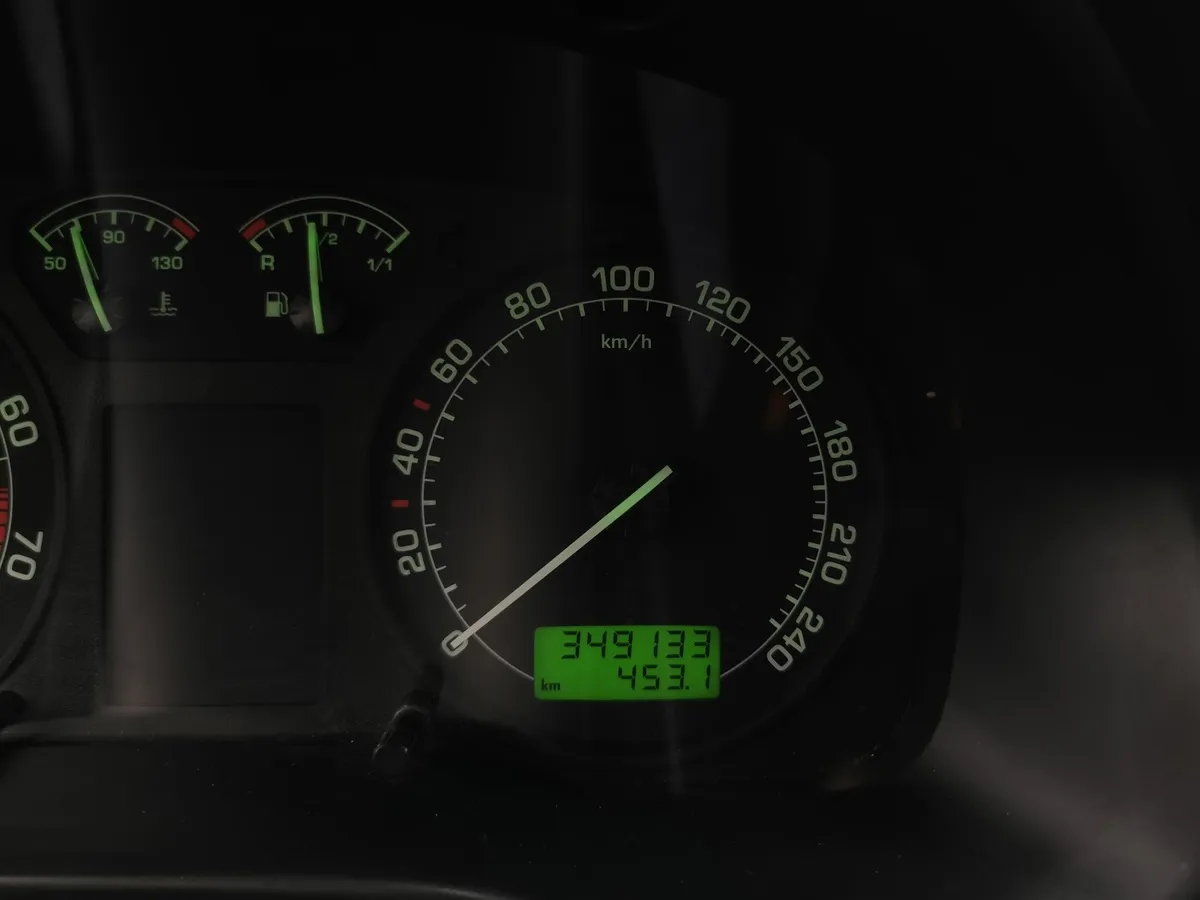 Skoda Octavia 1.6 MPI MT (102 л.с.) Синий в АВИЛОН. Слайд №16