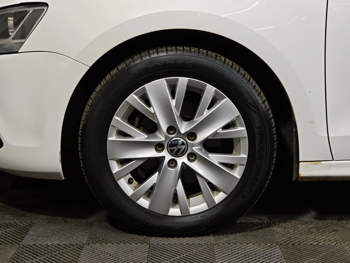 Volkswagen Jetta 1.6 AT (105 л.с.) Comfortline Белый в АВИЛОН. Слайд №9