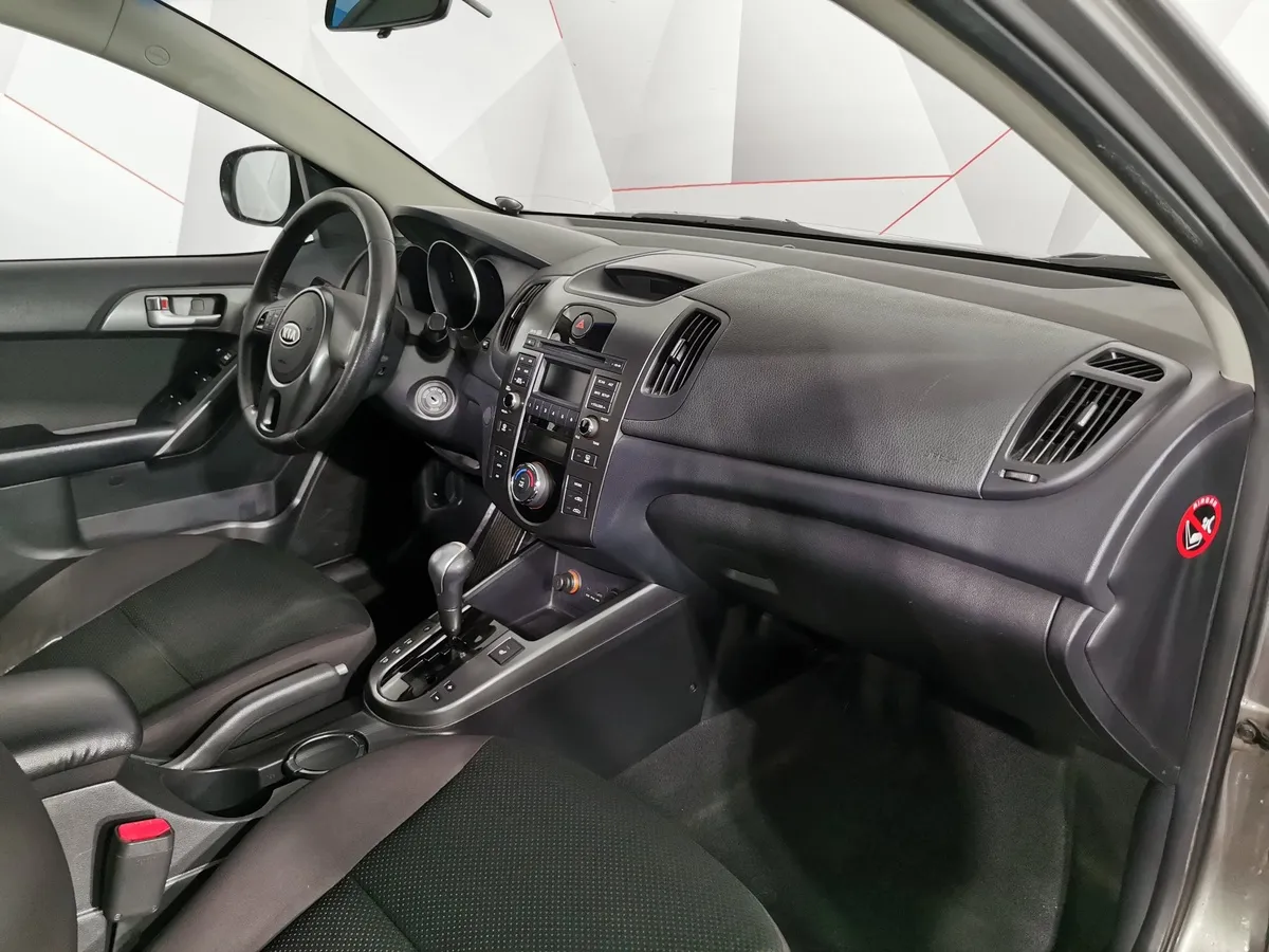 Kia Cerato 1.6 AT (126 л.с.) Серый в АВИЛОН. Слайд №11