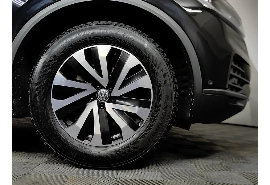 Volkswagen Touareg 2.0 TSI Tiptronic 4Motion (249 л.с.) Respect Черный в АВИЛОН. Слайд №9