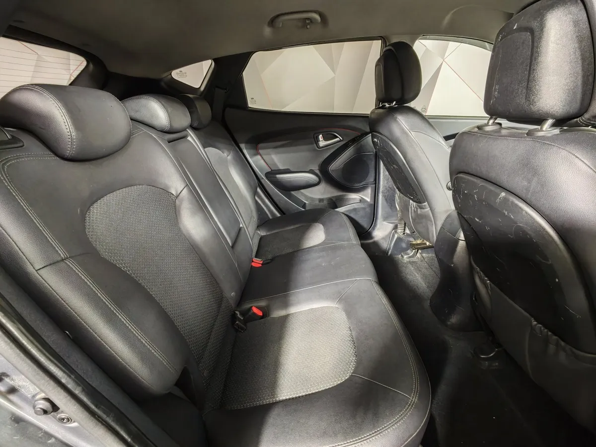Hyundai ix35 2.0 CRDi AT 4WD (184 л.с.) Travel Серый в АВИЛОН. Слайд №14