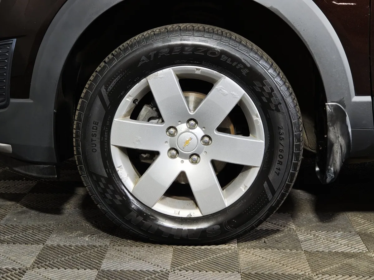 Chevrolet Captiva 2.4 AT (5 мест) (167 л.с.) LT Коричневый в АВИЛОН. Слайд №9