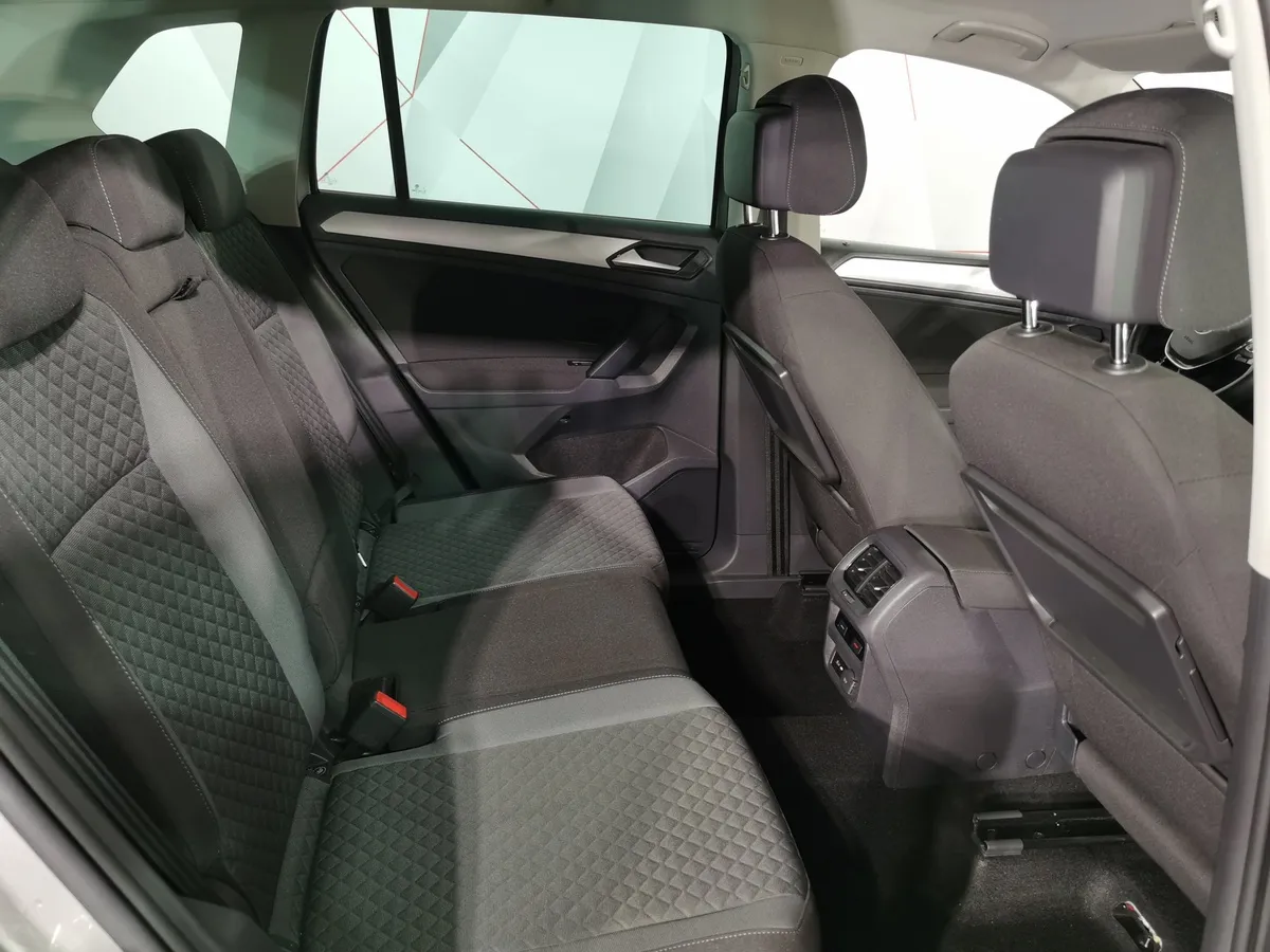 Volkswagen Tiguan 1.4 TSI BlueMotion DSG (150 л.с.) Comfortline Серый в АВИЛОН. Слайд №15