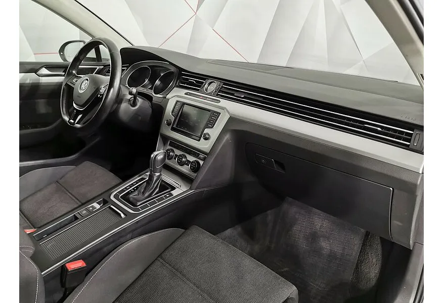 Volkswagen Passat 1.8 TSI BlueMotion DSG (180 л.с.) Highline Белый в АВИЛОН. Слайд №10