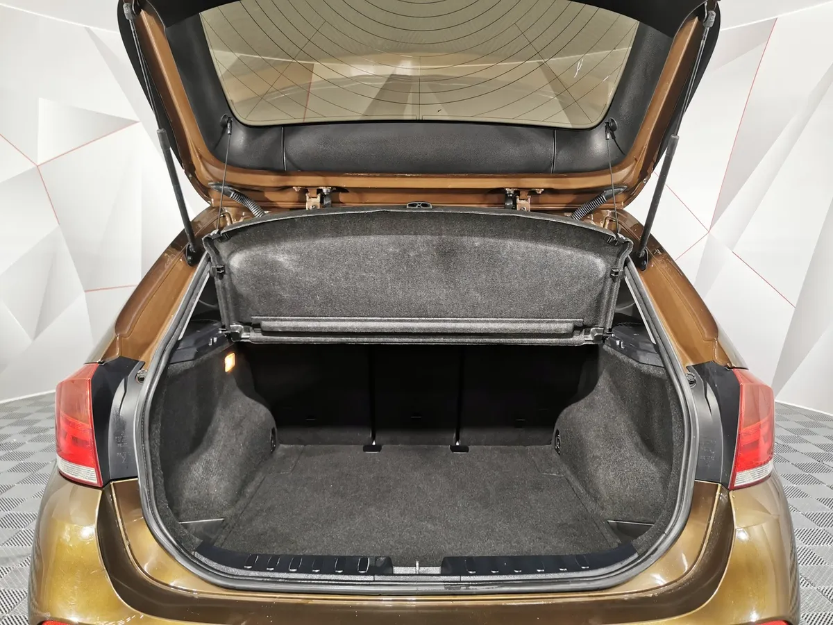 BMW X1 sDrive18i AT (150 л.с.) Коричневый в АВИЛОН. Слайд №9