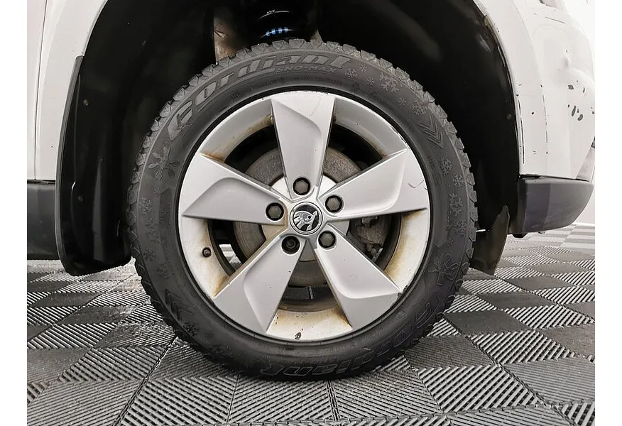 Skoda Yeti 1.2 TSI DSG (105 л.с.) Active Белый в АВИЛОН. Слайд №9