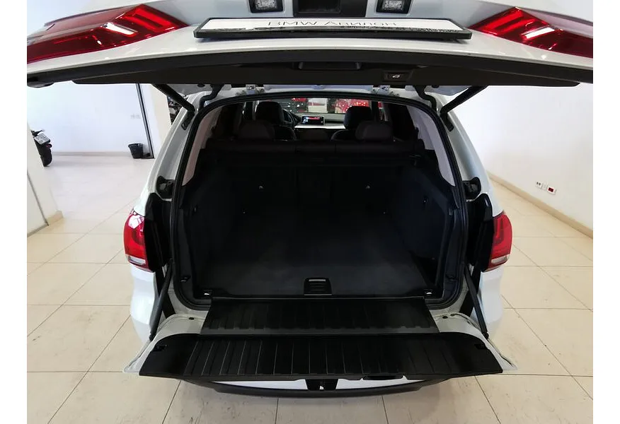 BMW X5 xDrive25d Steptronic (218 л.с.) Белый в АВИЛОН. Слайд №9