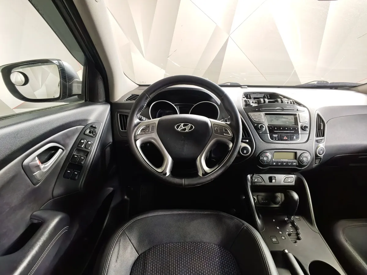 Hyundai ix35 2.0 CRDi AT 4WD (184 л.с.) Travel Серый в АВИЛОН. Слайд №18