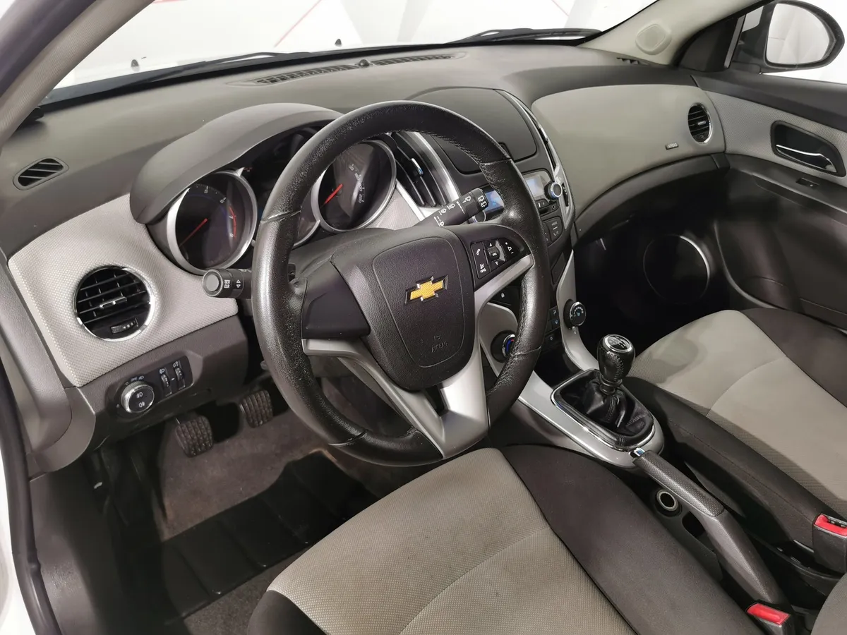 Chevrolet Cruze 1.8 MT (141 л.с.) Белый в АВИЛОН. Слайд №18