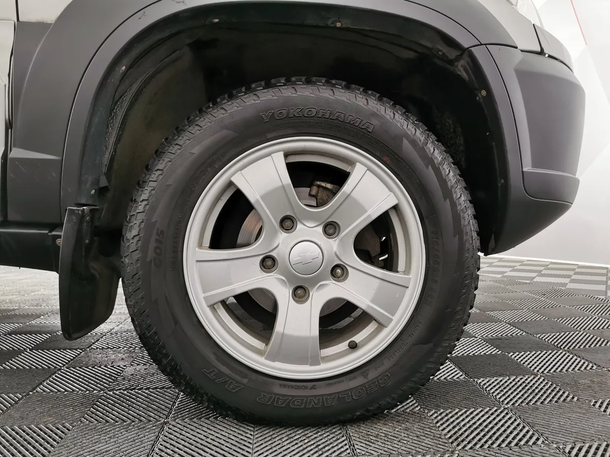 Chevrolet Niva 1.7 MT (80 л.с.) Коричневый в АВИЛОН. Слайд №9
