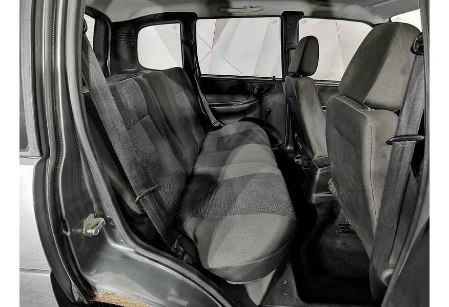 Chevrolet Niva 1.7 MT (80 л.с.) Серый в АВИЛОН. Слайд №17