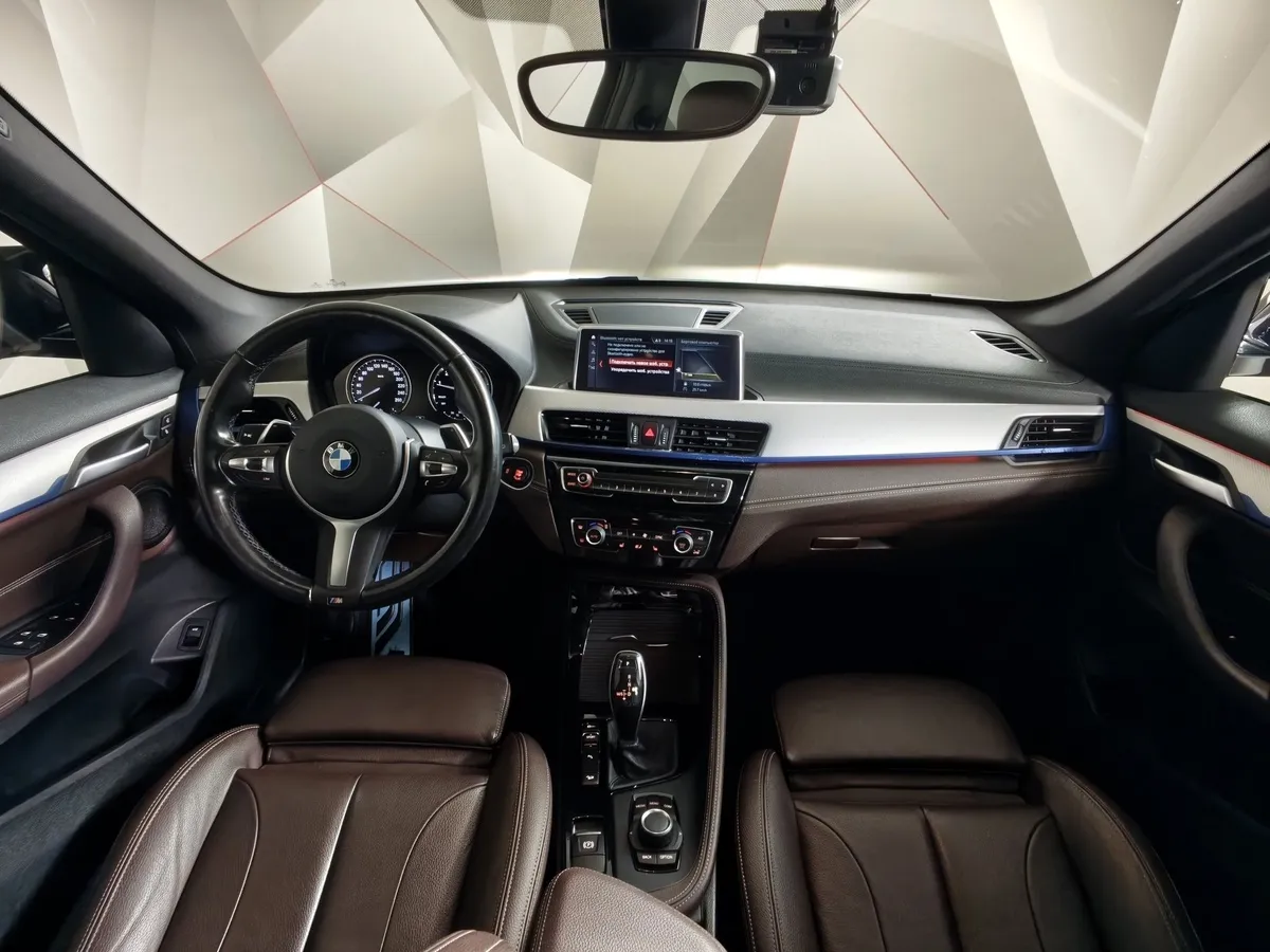 BMW X1 20i xDrive (192 л.с.) M Sport Белый в АВИЛОН. Слайд №11