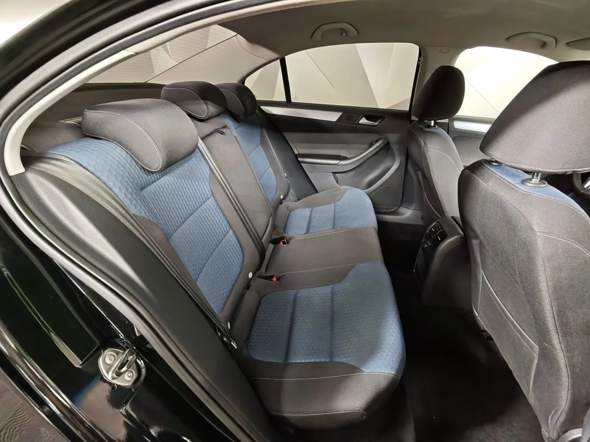 Volkswagen Jetta 1.4 TSI DSG (122 л.с.) Comfortline Черный в АВИЛОН. Слайд №15