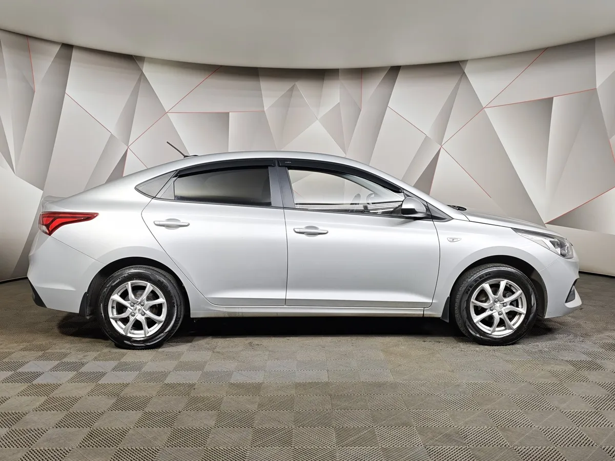 Hyundai Solaris 1.4 MT (100 л.с.) Comfort Серебристый в АВИЛОН. Слайд №6
