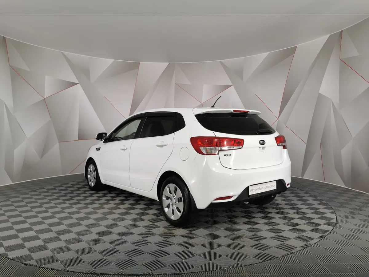 Kia Rio 1.6 MT (123 л.с.) Comfort Белый в АВИЛОН. Слайд №4