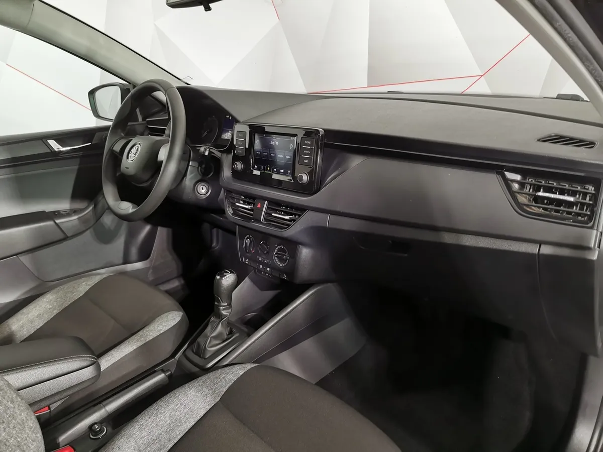 Skoda Rapid 1.6 AT (110 л.с.) Черный в АВИЛОН. Слайд №12