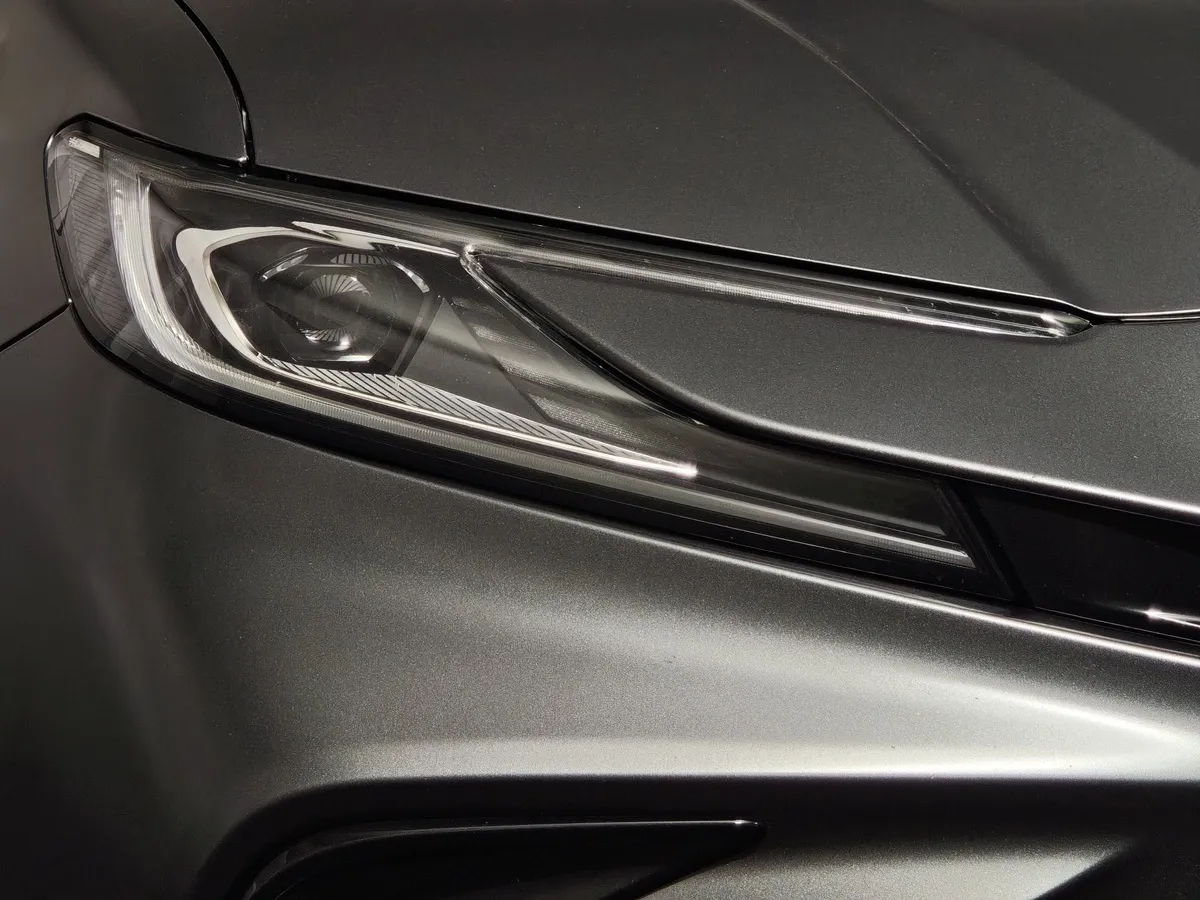 Toyota Camry 2.0h CVT (197 л.с.) Sport Plus Серый в АВИЛОН. Слайд №10