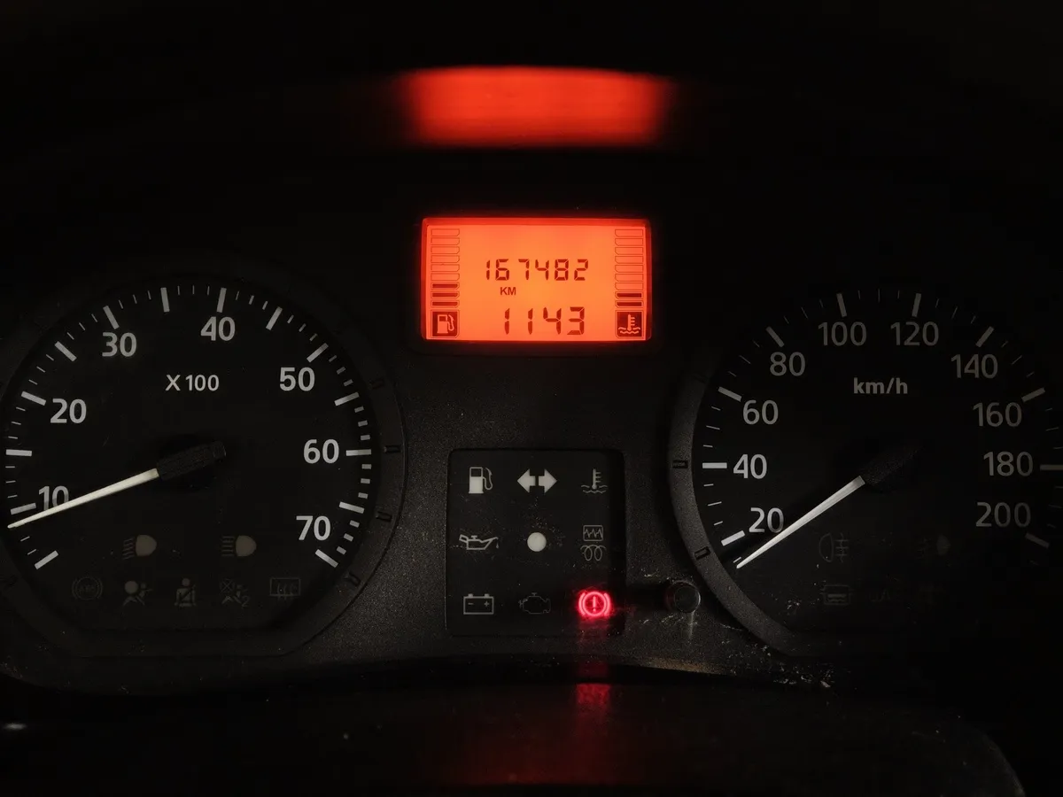 Renault Logan 1.6 MT (87 л.с.) Серый в АВИЛОН. Слайд №16