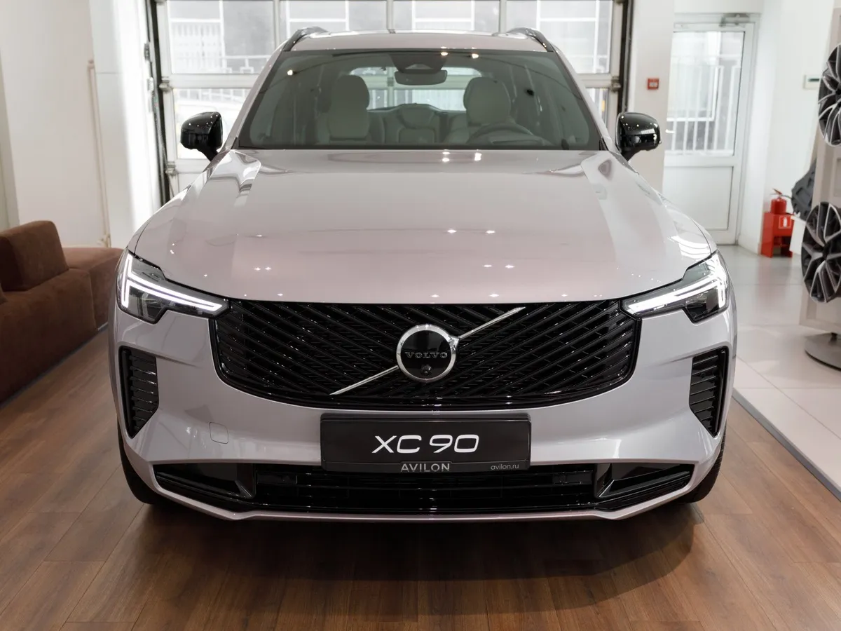 Volvo XC90 2.0 B6 mild hybrid AT AWD (7 мест) (300 л.с.) Ультра темный Серебристый в АВИЛОН. Слайд №3