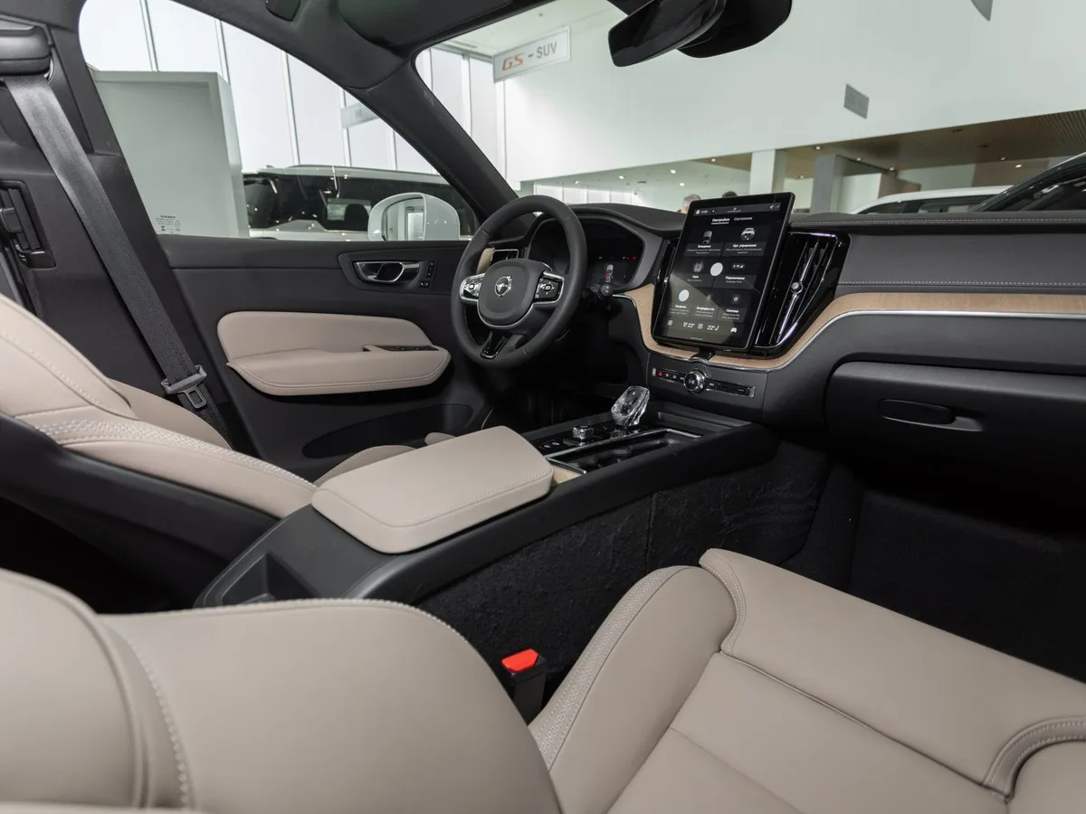 Volvo XC60 2.0 AT AWD (264 л.с.) Luxury Edition Черный в АВИЛОН. Слайд №12