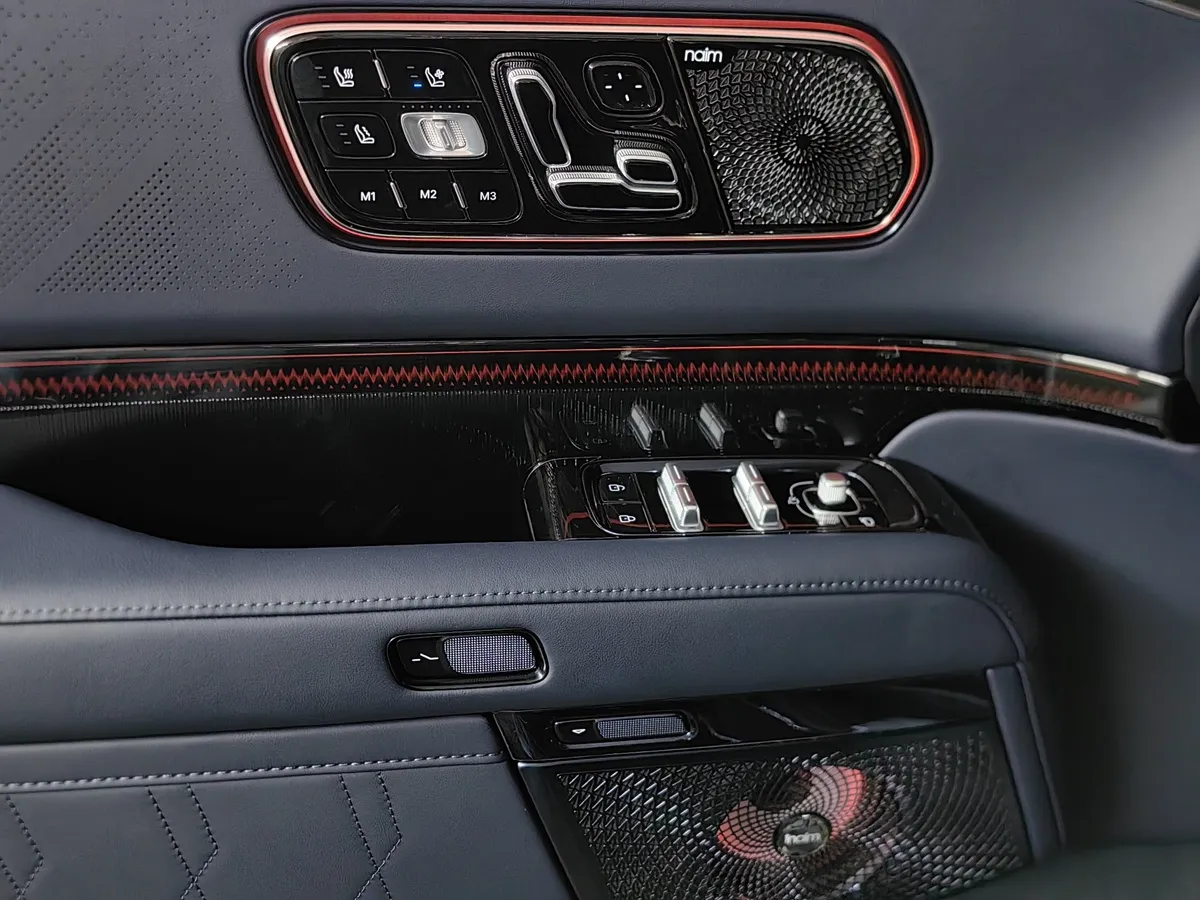 Zeekr 9X 2.0h AT 4WD (1177 л.с.) Ultra Черный в АВИЛОН. Слайд №24