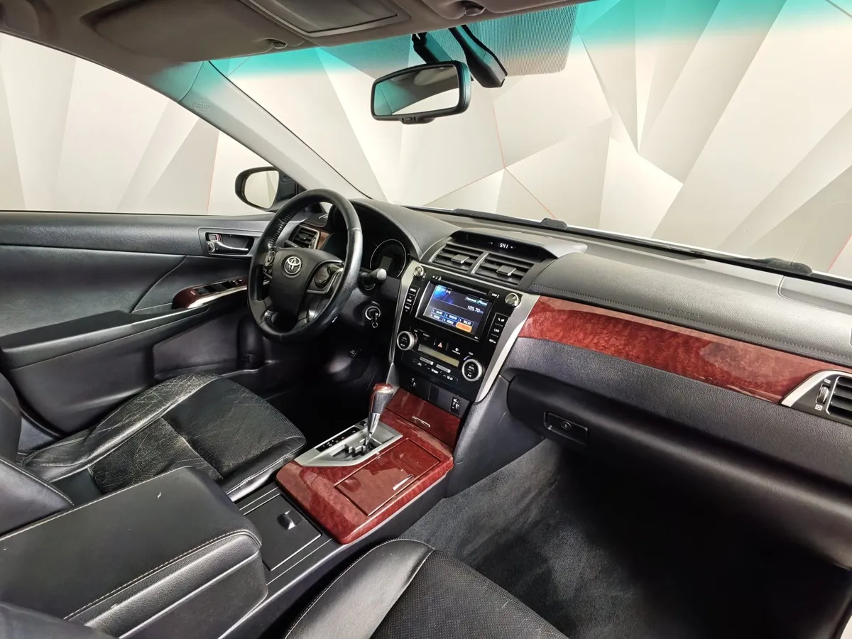 Toyota Camry 2.5 AT (181 л.с.) Белый в АВИЛОН. Слайд №13