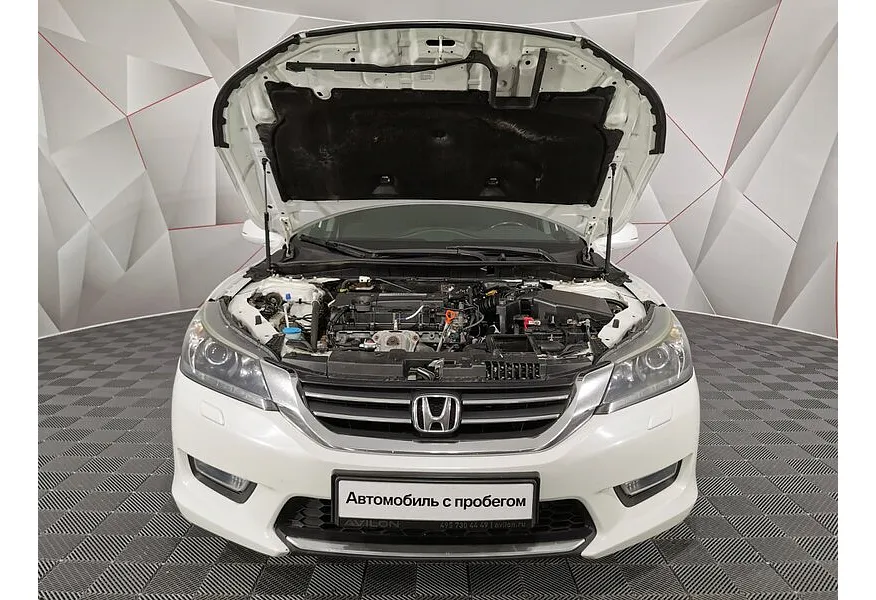 Honda Accord 2.4 AT (180 л.с.) Белый в АВИЛОН. Слайд №11
