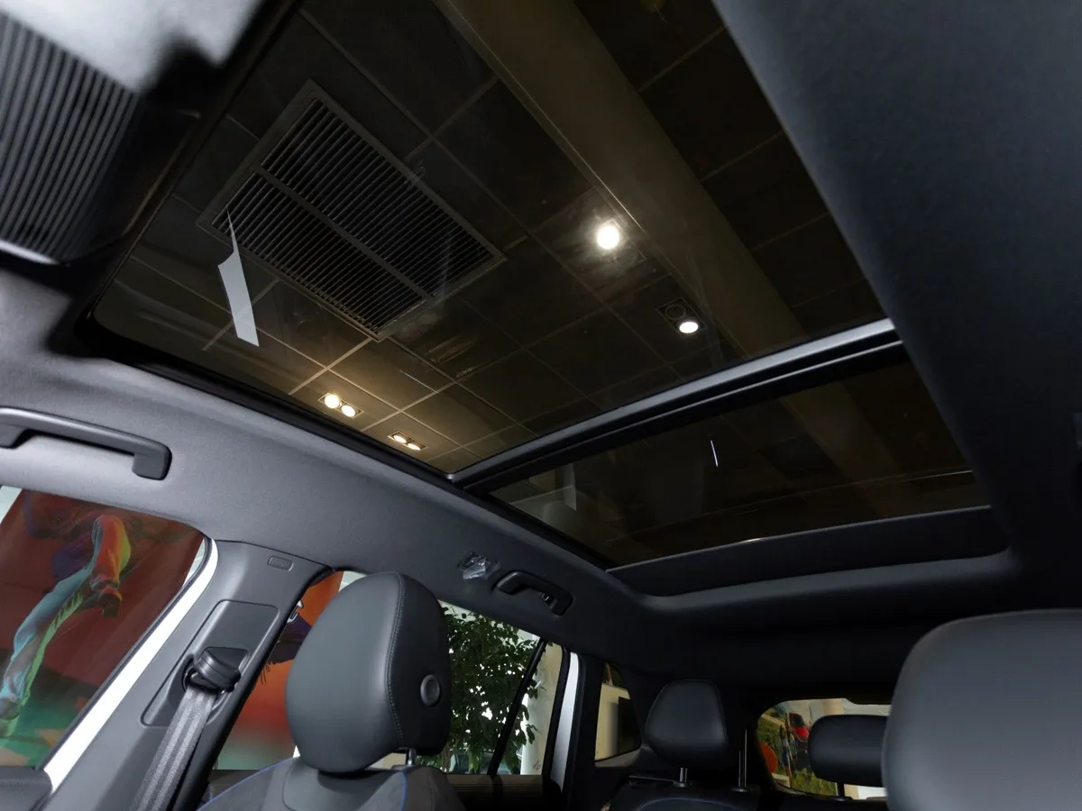 Volkswagen Tiguan 380 TSI 2.0 DSG 4WD (220 л.с.) R-Line Белый в АВИЛОН. Слайд №12