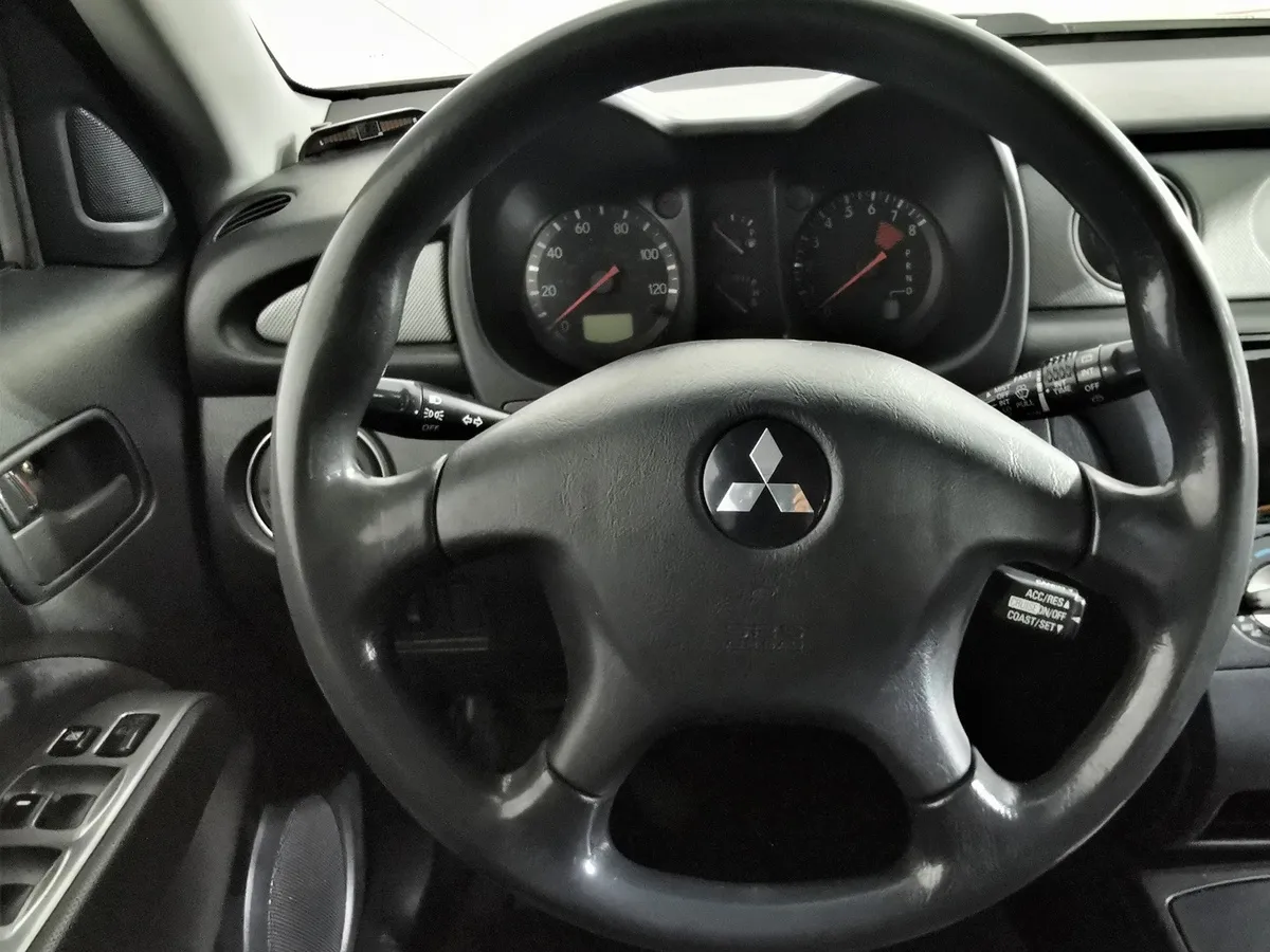 Mitsubishi Outlander 2.4 AT 4WD (160 л.с.) Белый в АВИЛОН. Слайд №17